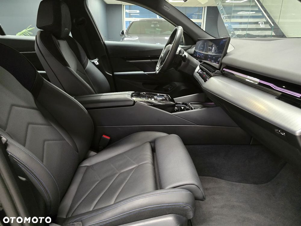 BMW Seria 5 520i mHEV M Sport - 14