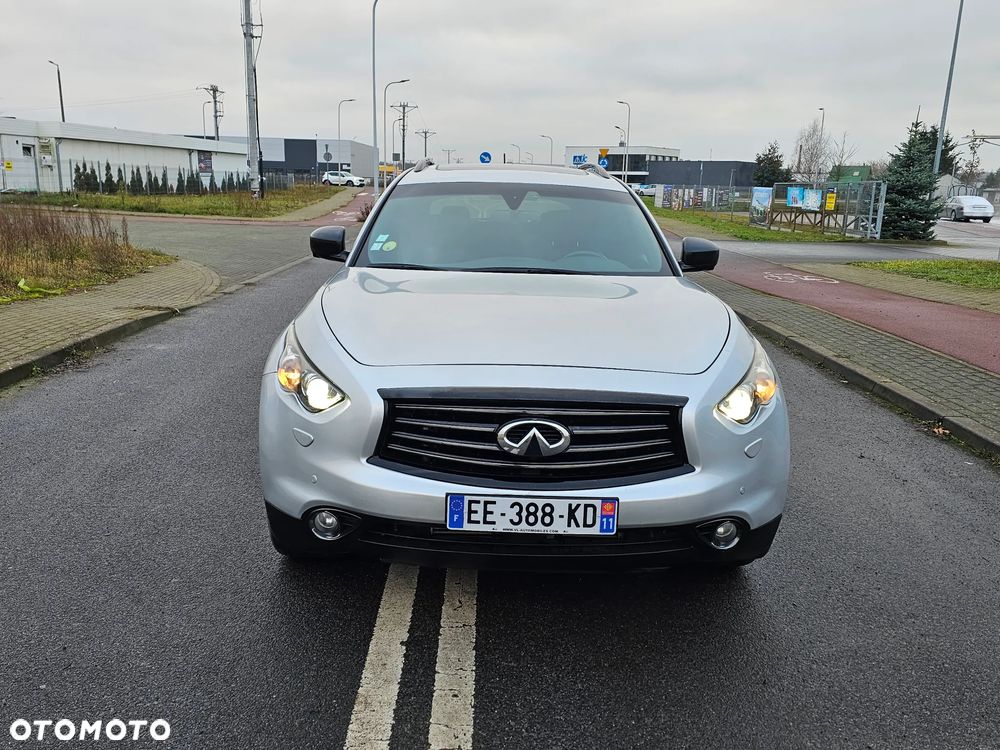 Infiniti Q70 - 12