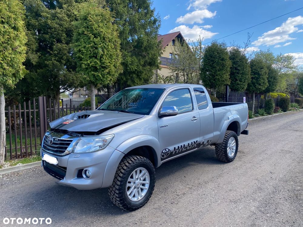 Toyota Hilux 4x4 Extra Cab - 1