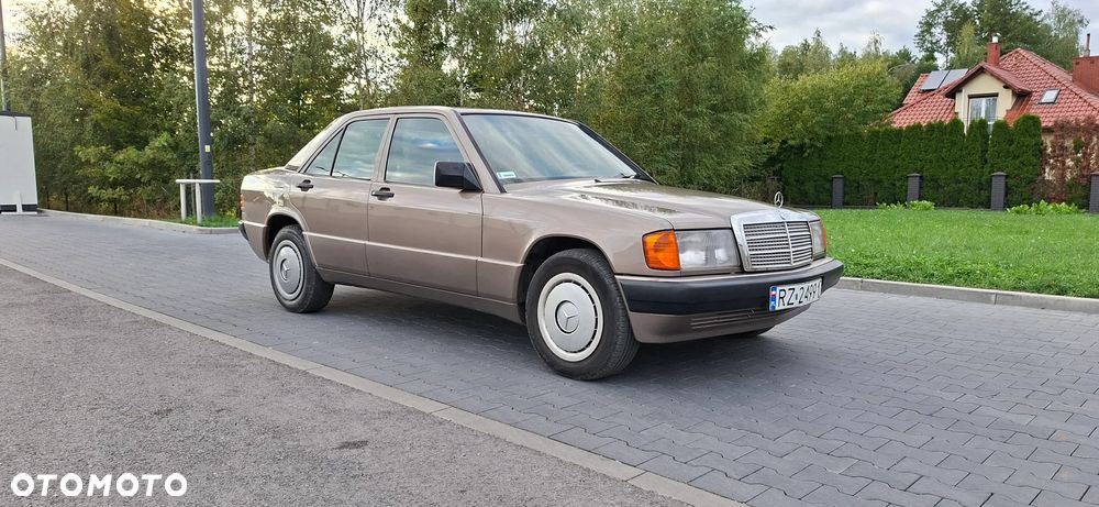 Mercedes-Benz W201 (190) - 6