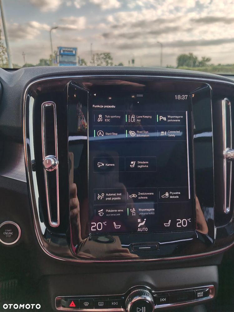 Volvo XC 40 D4 AWD Momentum Pro - 11