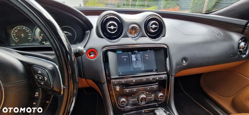 Jaguar XJ 3.0 T LWB Portfolio - 18
