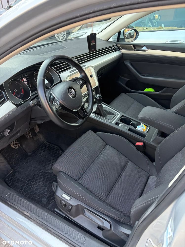 Volkswagen Passat - 9