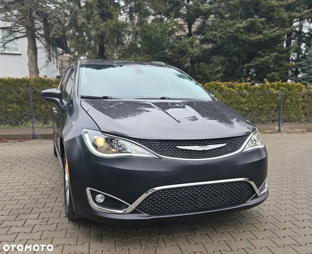 Chrysler Pacifica - 12