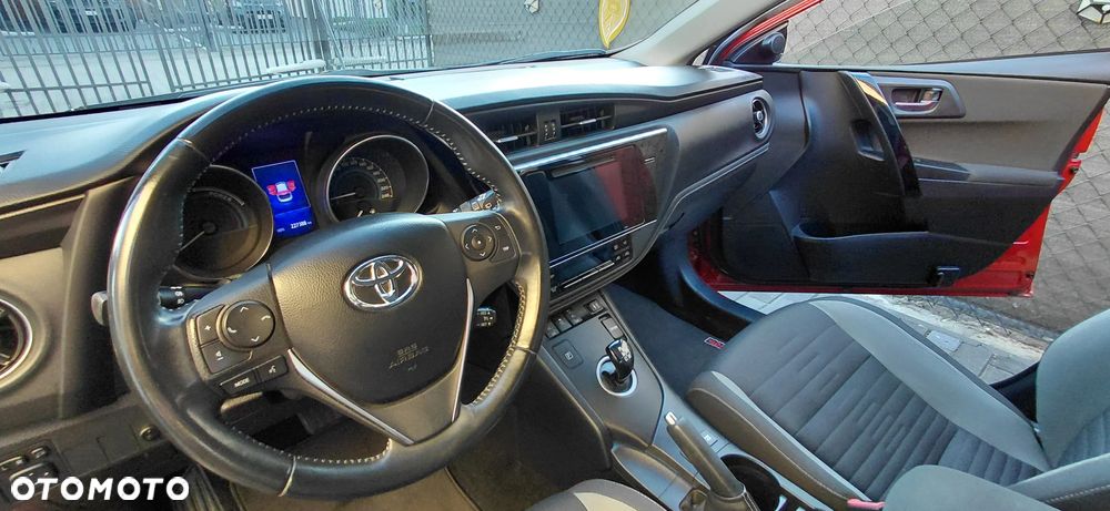 Toyota Auris Hybrid 135 Dynamic - 26