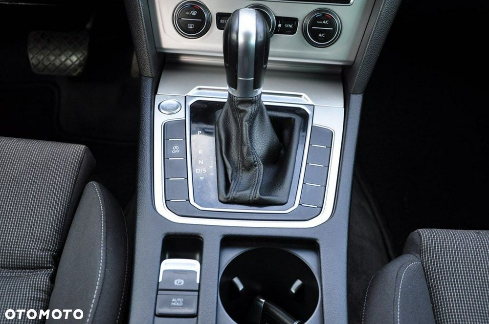 Volkswagen Passat Variant 2.0 TDI BMT Highline - 33