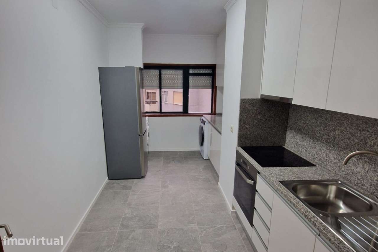 Fabuloso T2 Renovado com 100m2 - Grande imagem: 3/10