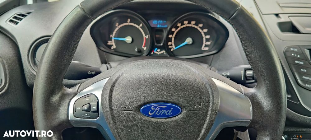 Ford Tourneo Courier - 12
