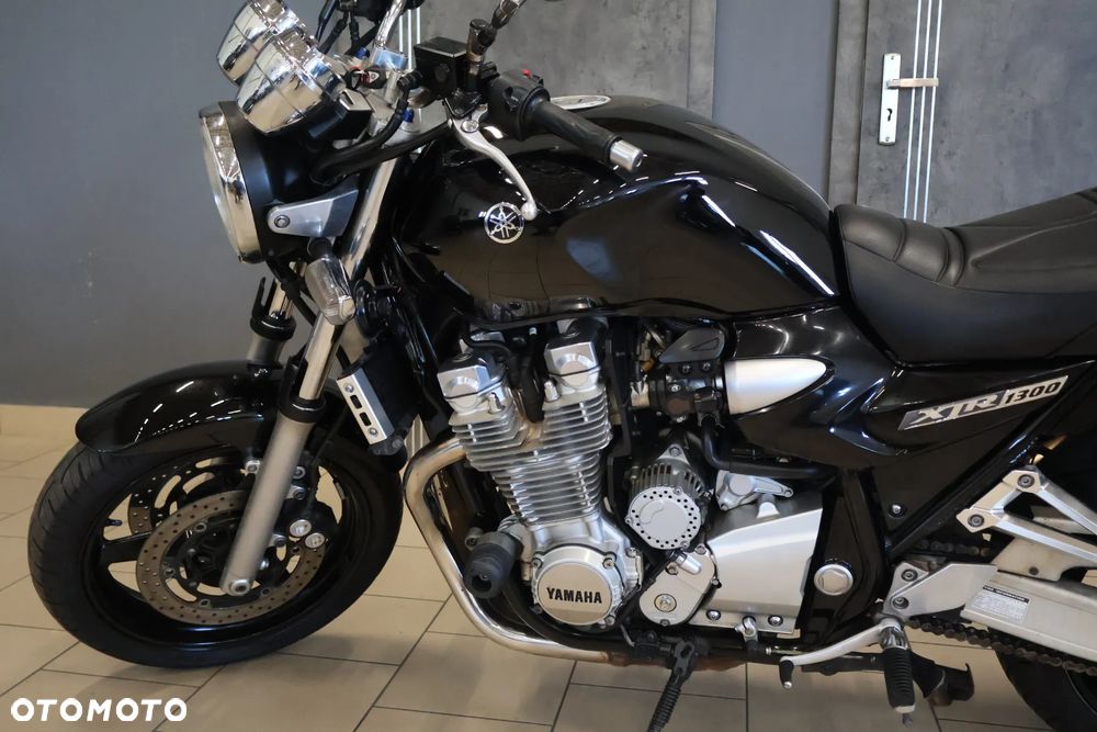 Yamaha XJR - 7