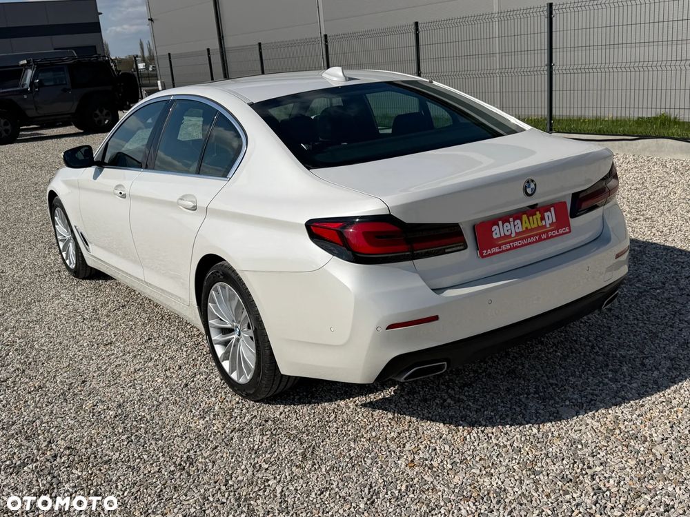 BMW Seria 5 520i Sport Line - 6