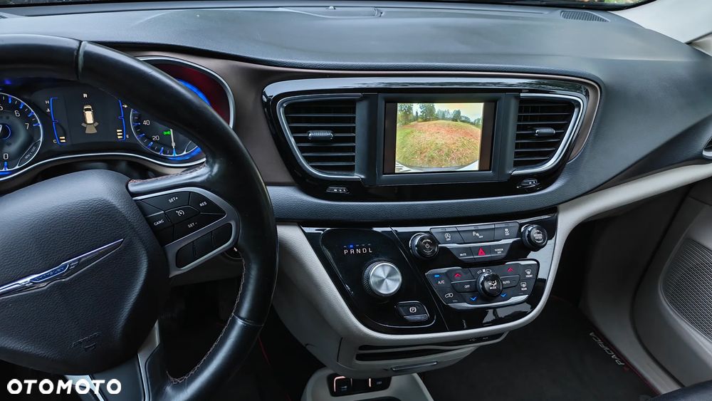 Chrysler Pacifica - 6