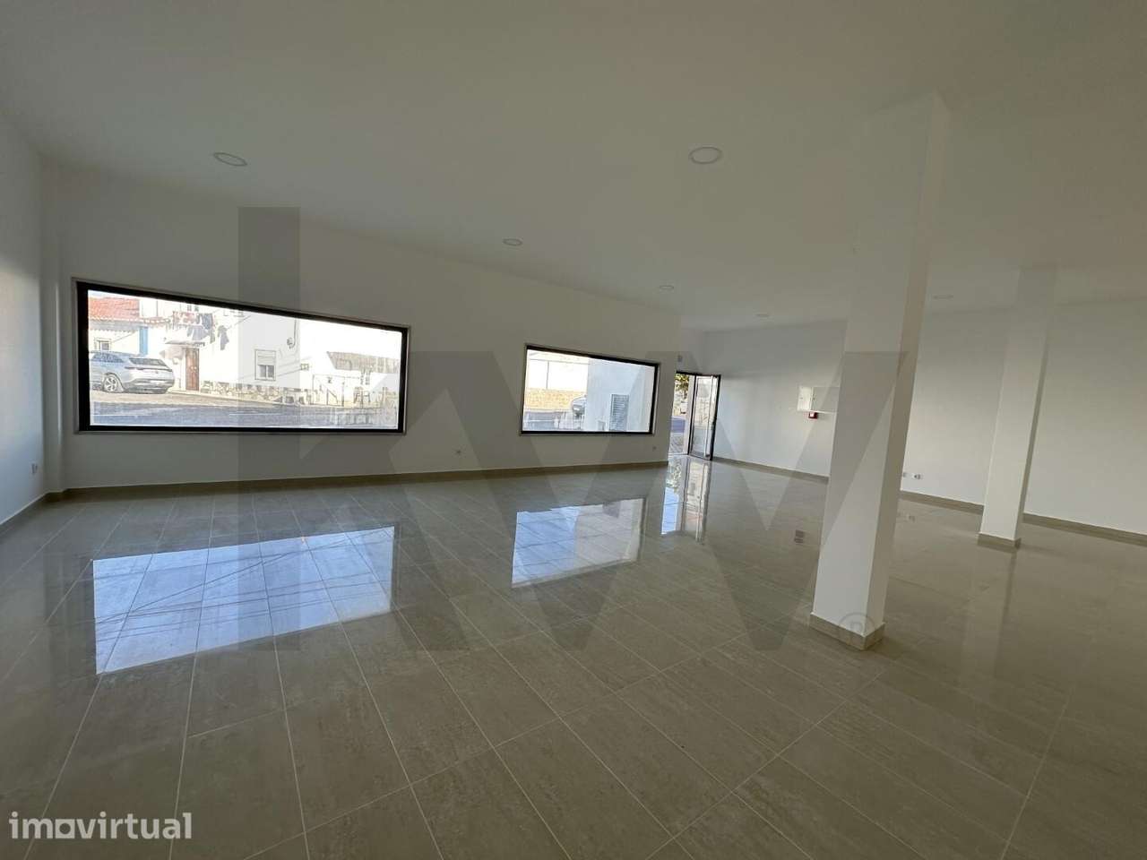 Loja com 111m2 na Carvoeira - Grande imagem: 4/15