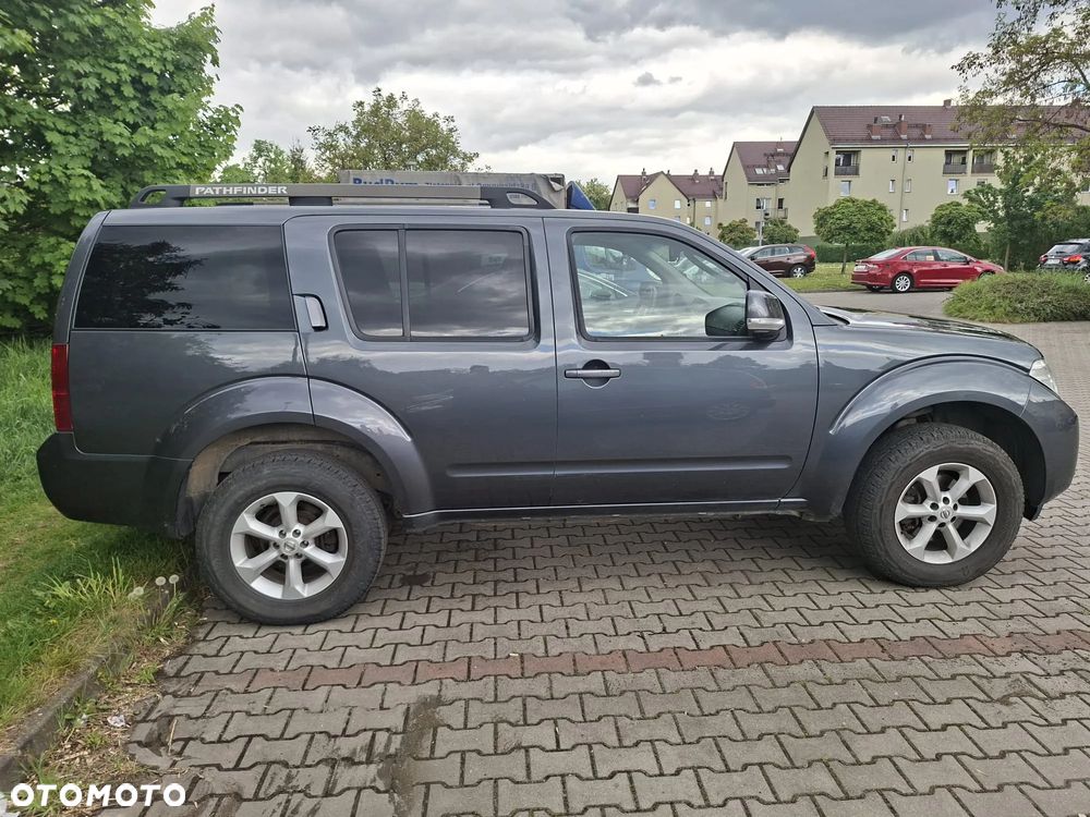 Nissan Pathfinder 2.5 D SE - 5