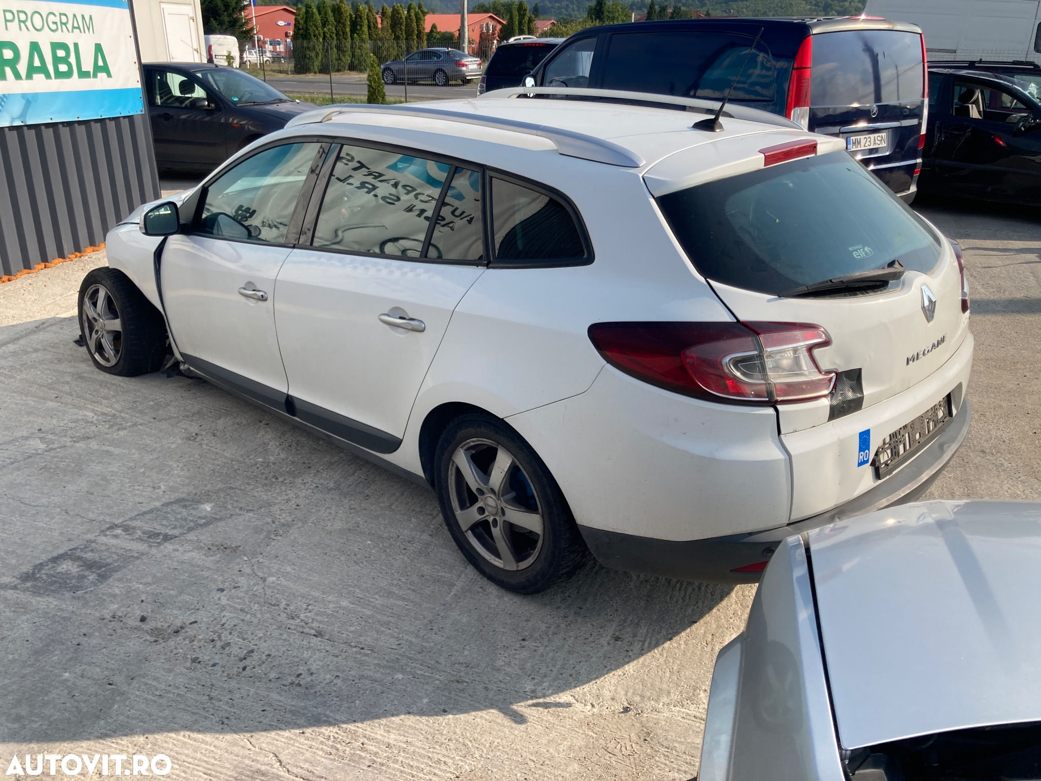 Dezmembrez Renault Megane 3 Combi 1.5 dCi Euro 5 2010 - 2