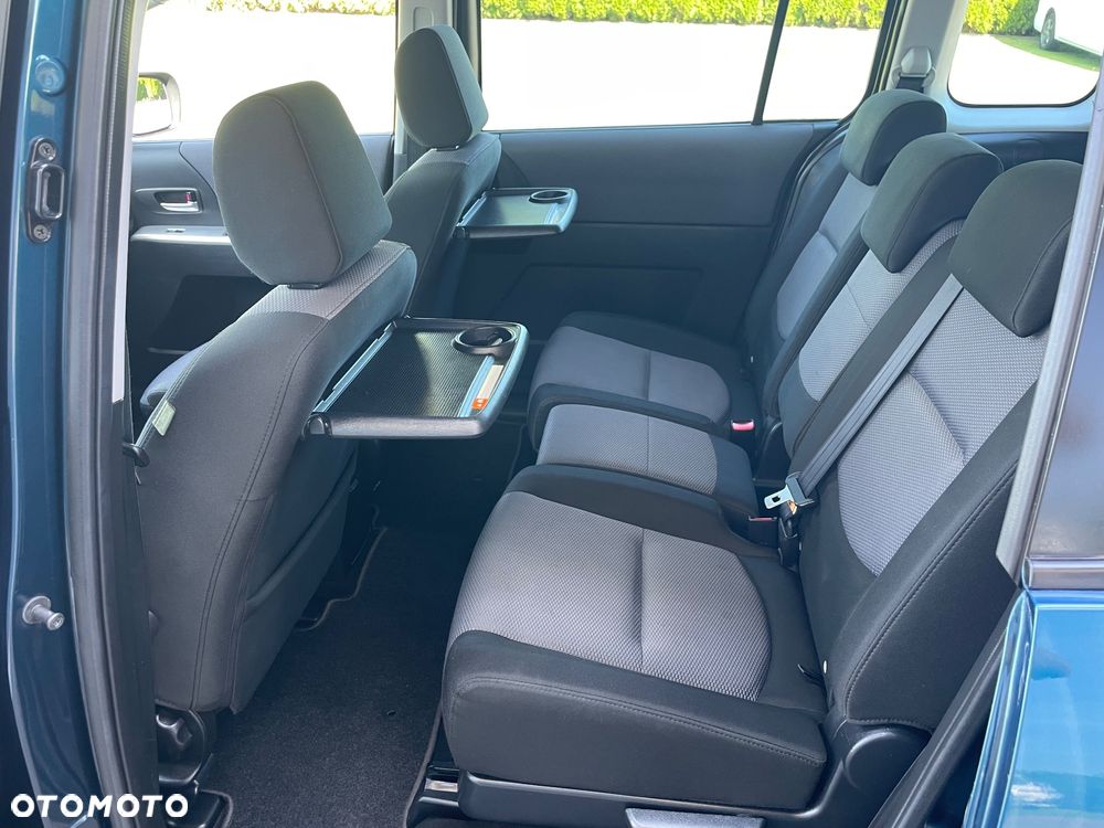 Mazda 5 - 8