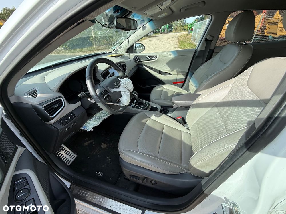Hyundai IONIQ - 10