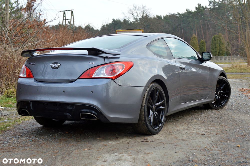 Hyundai Genesis Coupe 3.8 V6 Executive - 4