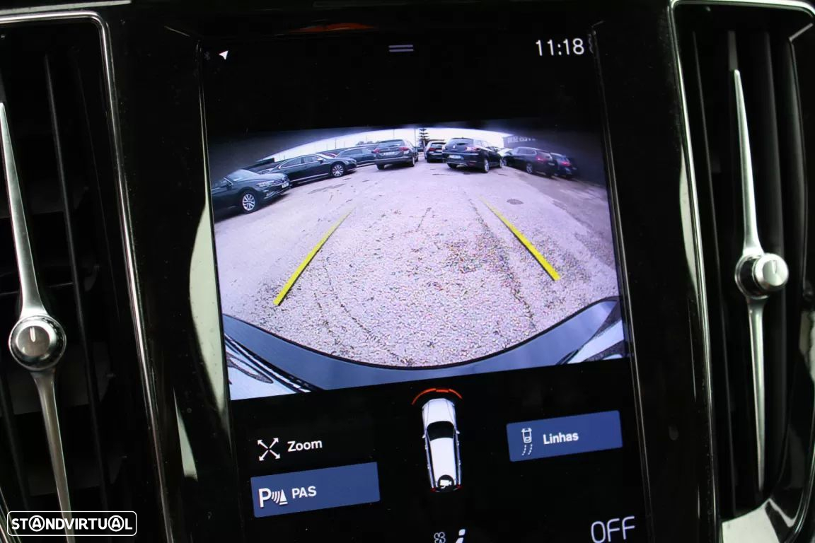 Volvo V60 2.0 B4 Momentum Core Geartronic - 29
