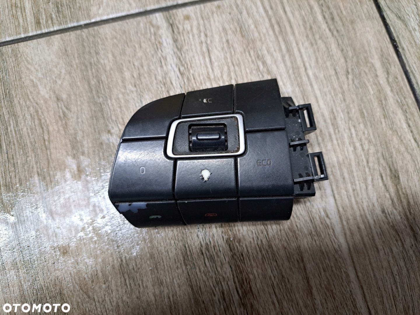 KLAWISZ PRZYCISKI KIEROWNICY VOLVO FH 4 FM 4 - 1