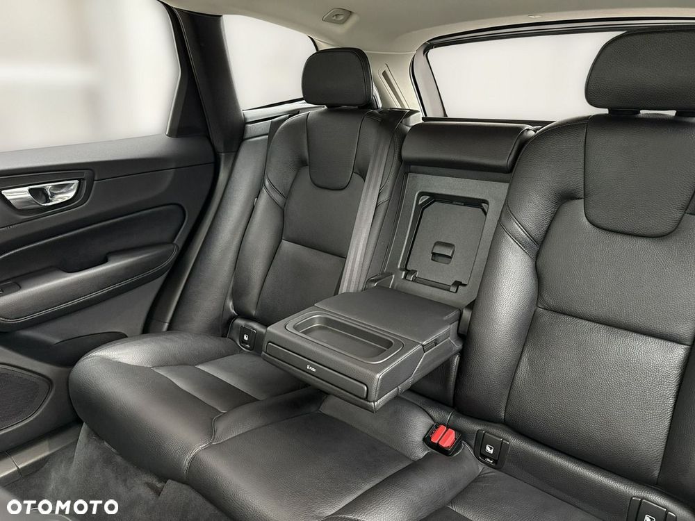 Volvo XC 60 D4 AWD Geartronic Momentum - 29