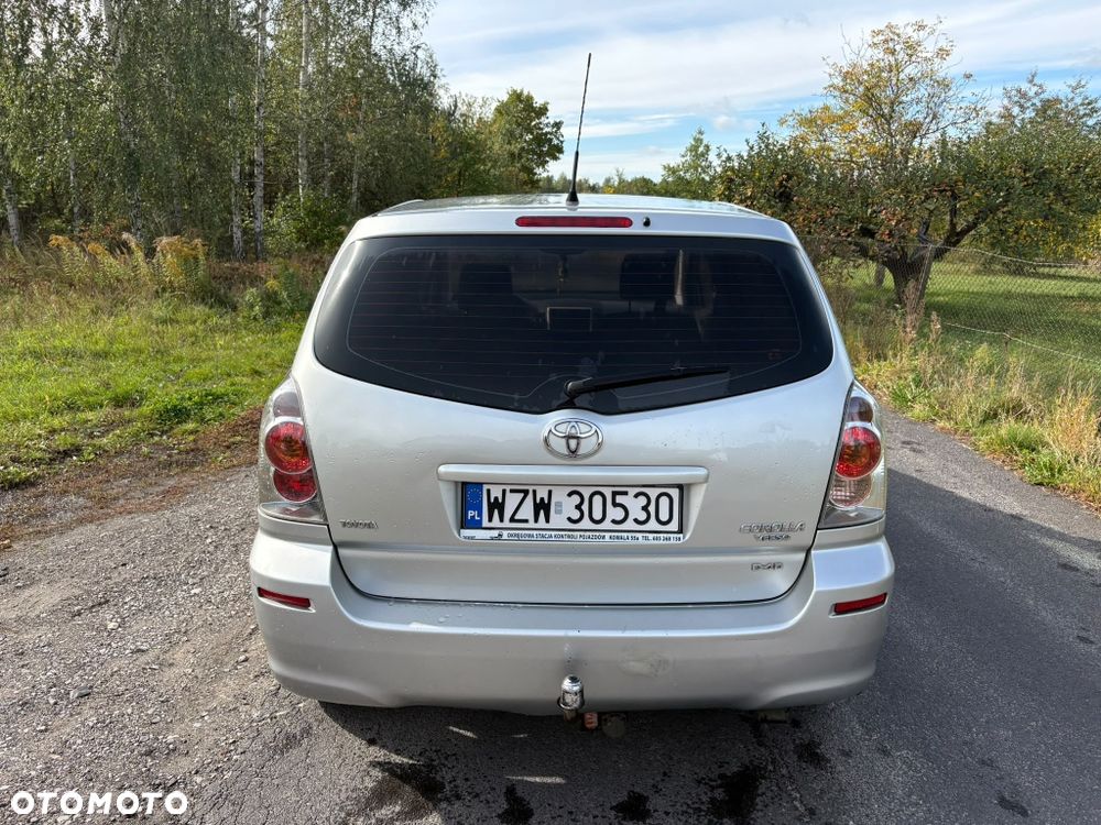 Toyota Corolla Verso - 8