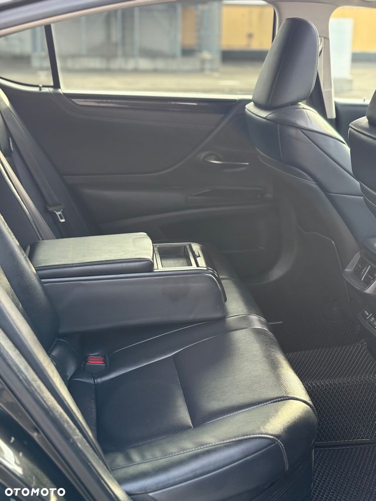 Lexus ES - 10