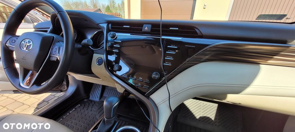 Toyota Camry 2.5 Hybrid Executive CVT - 29