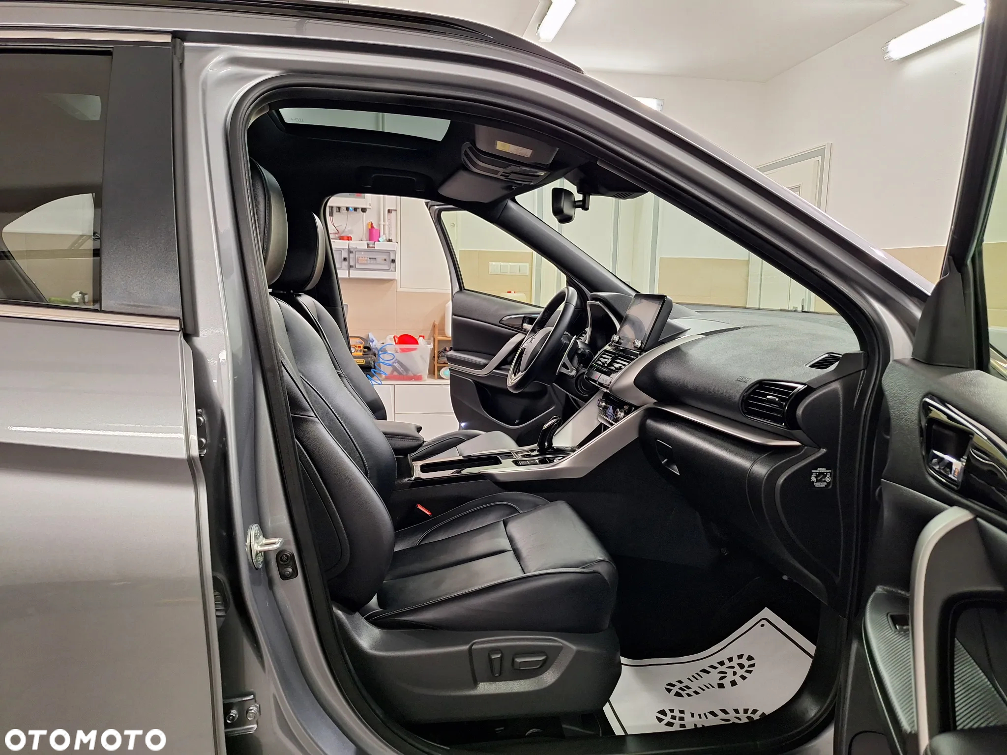 Mitsubishi Eclipse Cross Plug-In Hybrid 4WD Top - 28