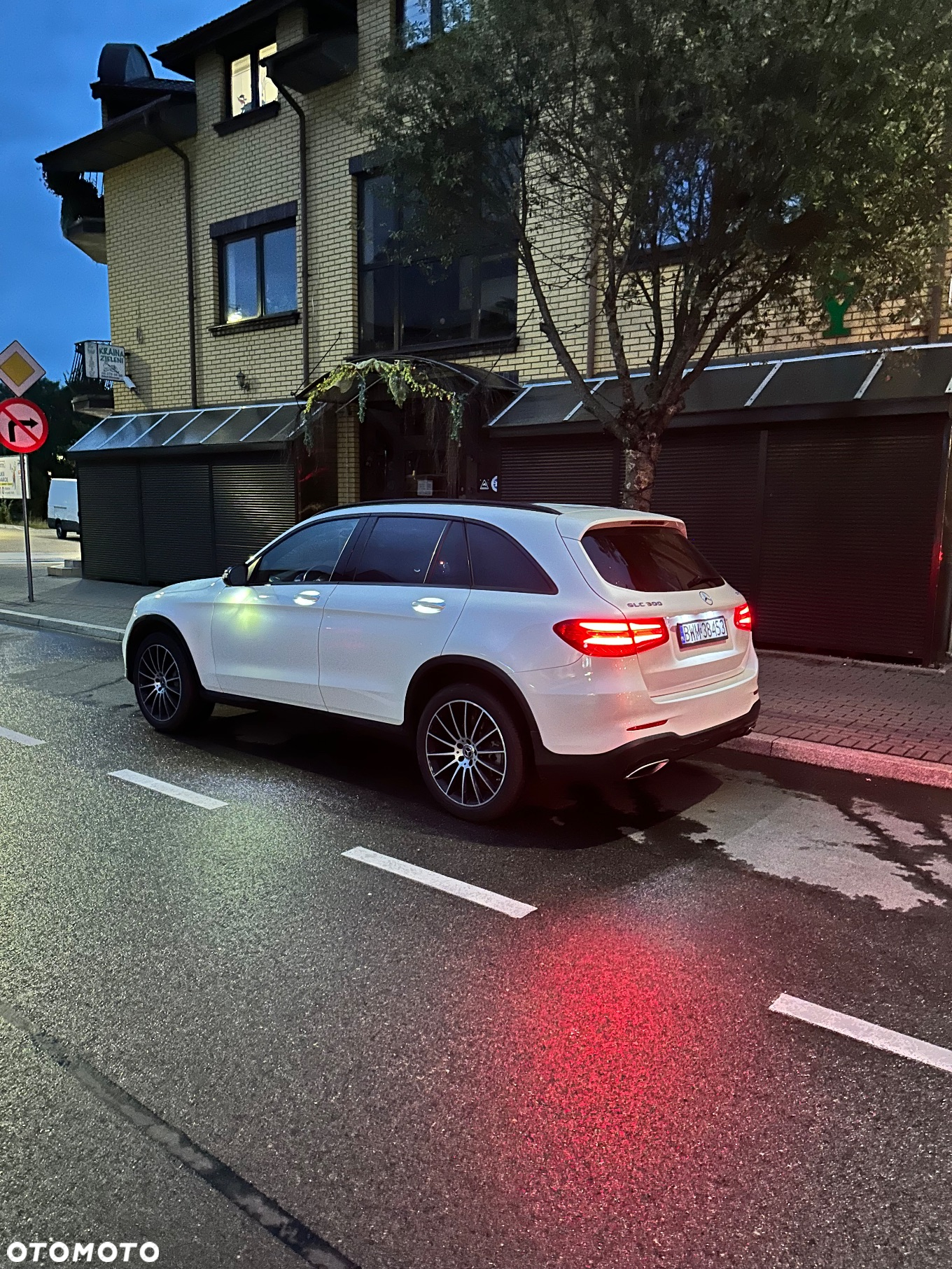Mercedes-Benz GLC 300 4Matic 9G-TRONIC AMG Line - 20