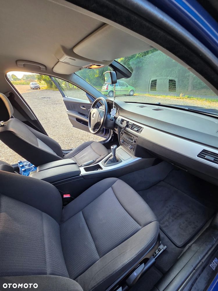 BMW Seria 3 318i - 11
