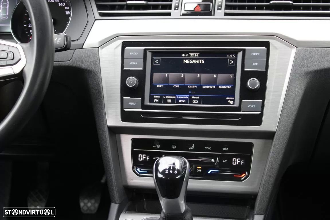 VW Passat 2.0 TDI Elegance - 27