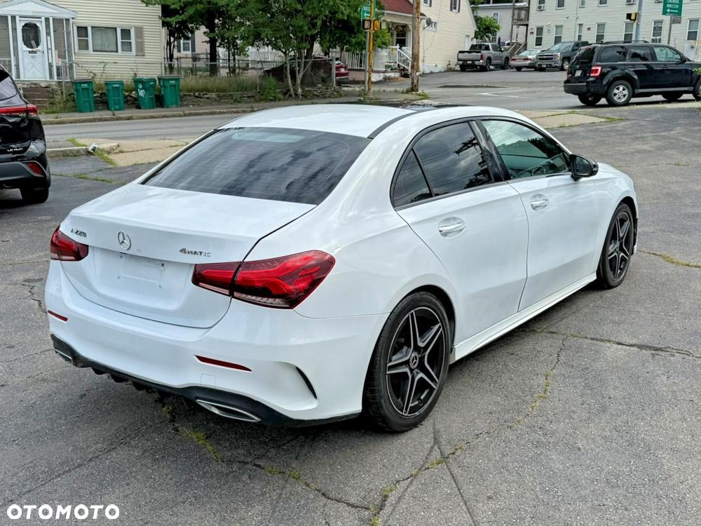 Mercedes-Benz Klasa A 250 AMG Line 7G-DCT - 3