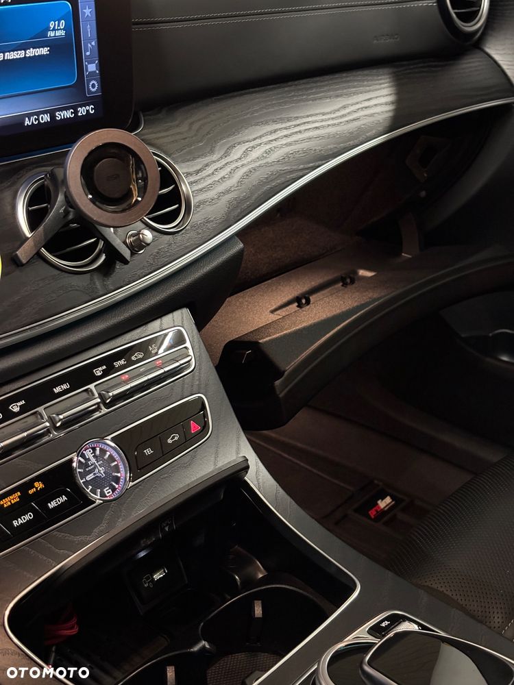 Mercedes-Benz Klasa E AMG 63 S 4Matic+ T AMG Speedshift MCT-9G - 27