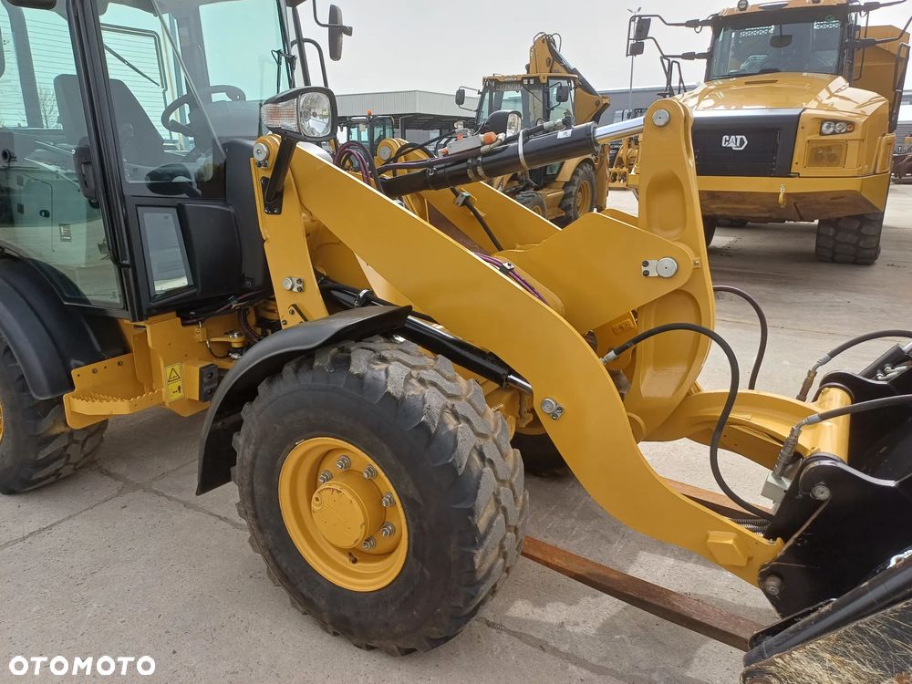 Caterpillar 906M - 8