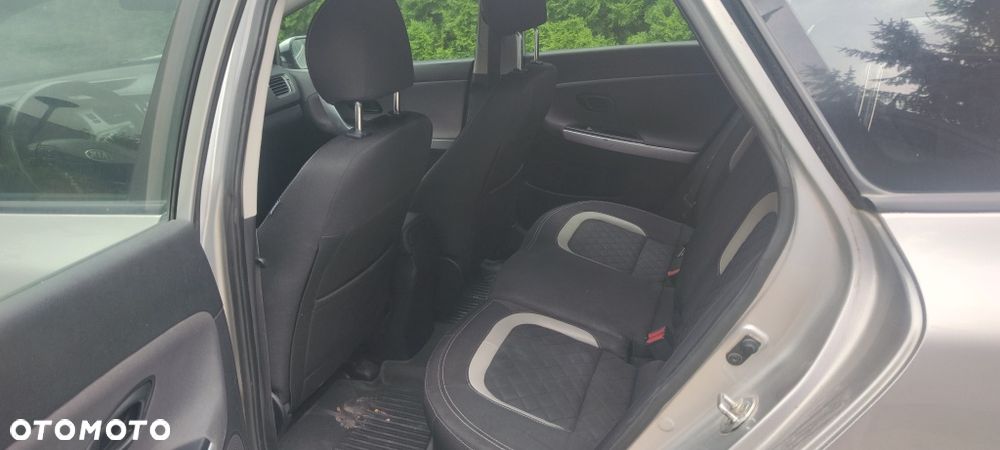 Kia Ceed - 8