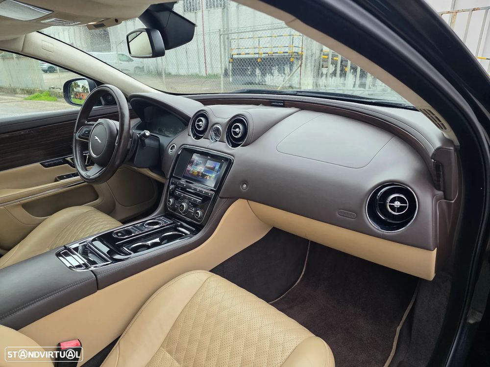 Jaguar XJ 3.0 D V6 Premium Luxury - 14