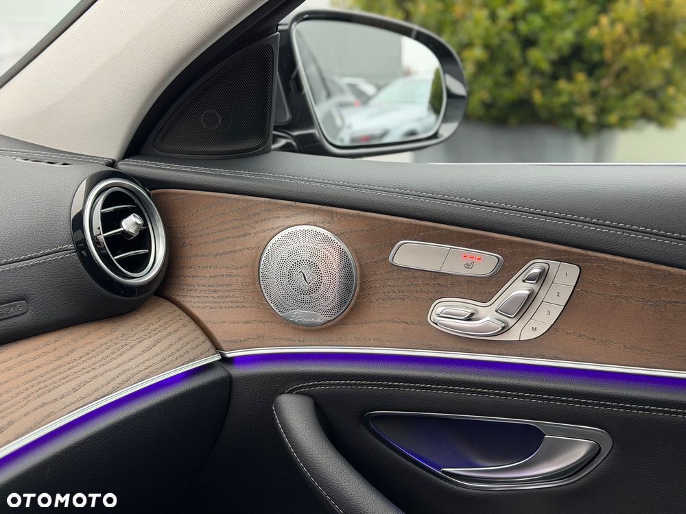 Mercedes-Benz Klasa E 200 4Matic 9G-TRONIC Exclusive - 19