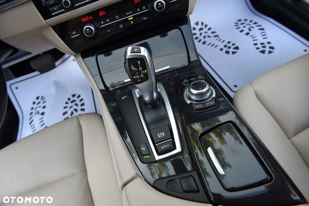 BMW Seria 5 520d - 33