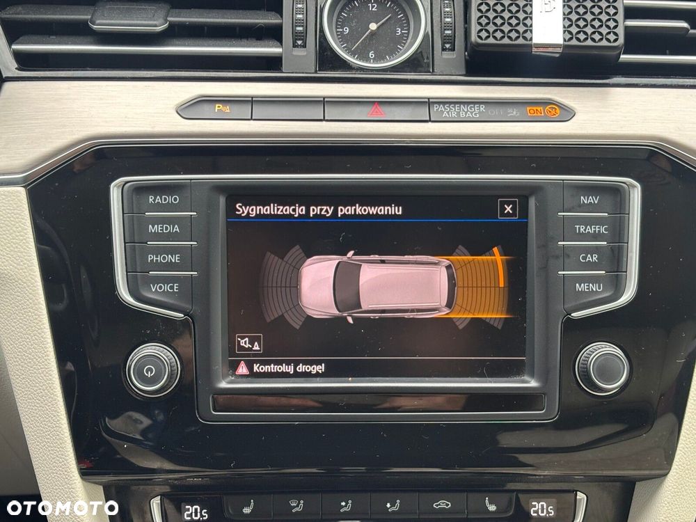 Volkswagen Passat - 12