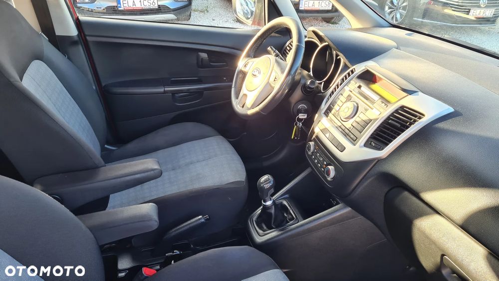 Kia Venga - 34
