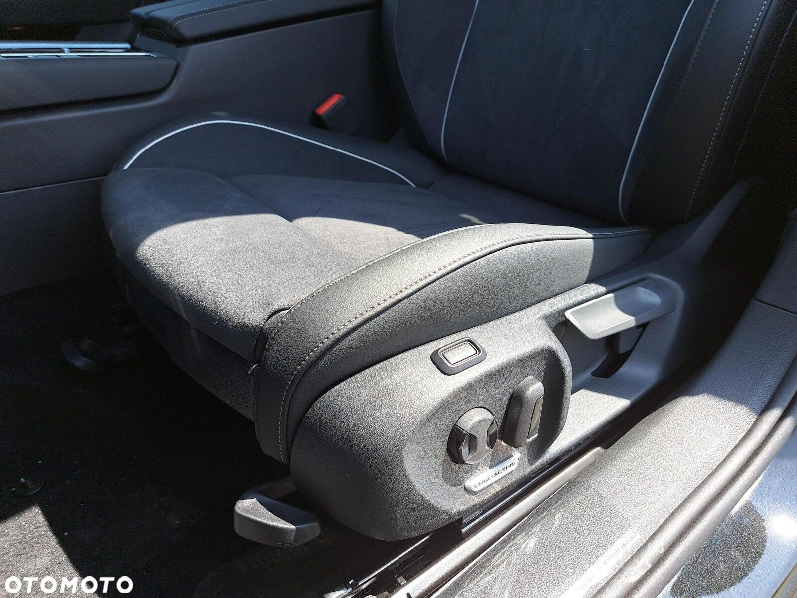 Volkswagen Passat 2.0 TDI SCR Elegance DSG - 23