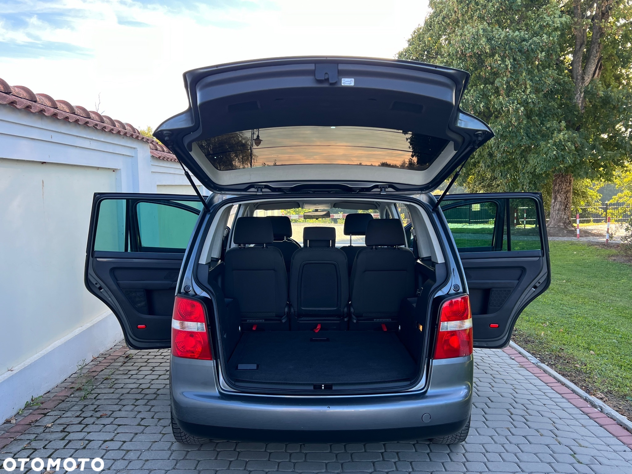 Volkswagen Touran - 8