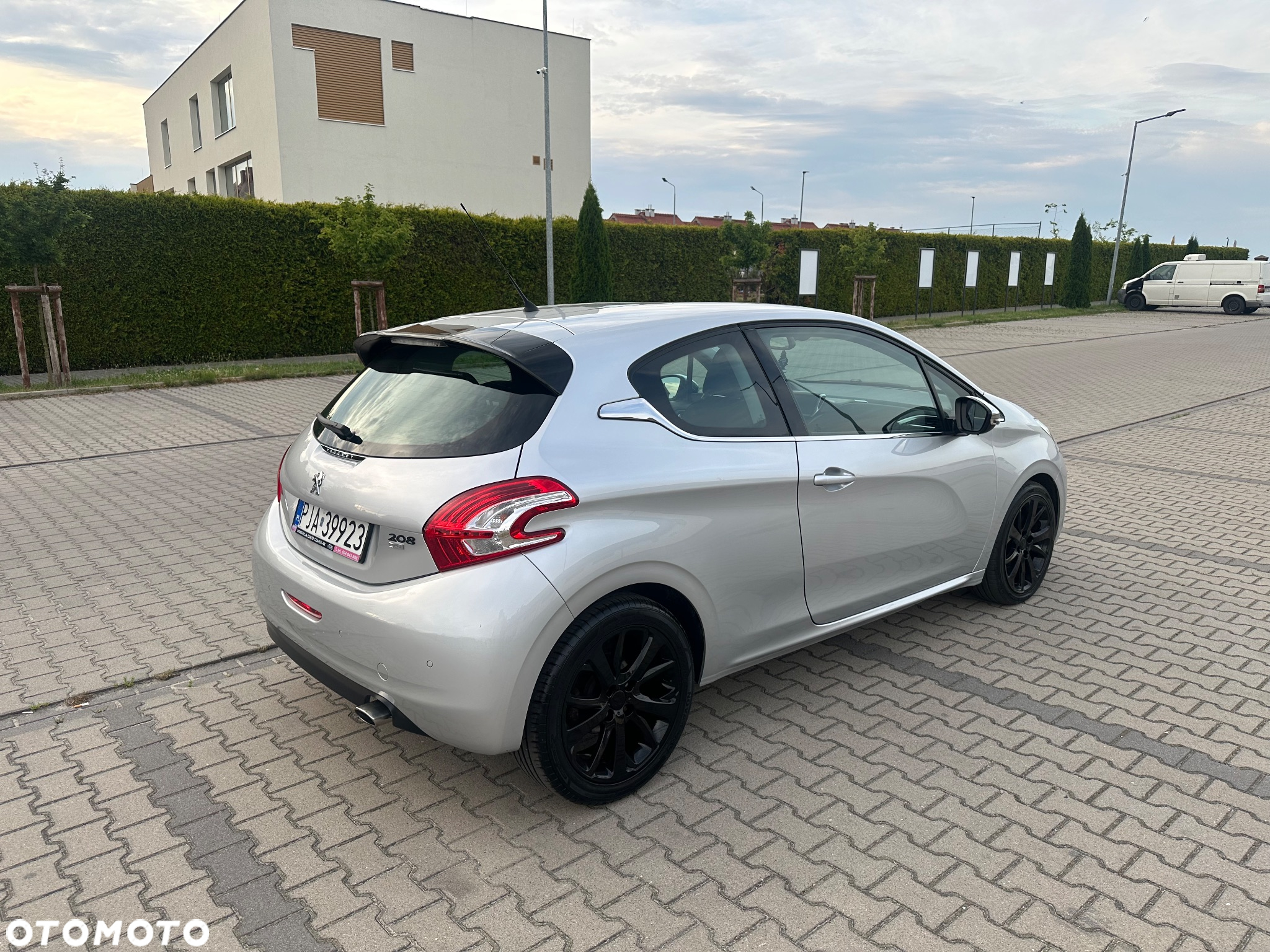 Peugeot 208 1.6 e-HDi Allure STT - 3