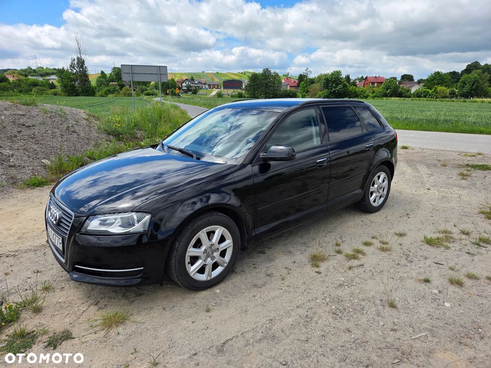 Audi A3 Sportback 1.6 TDI DPF Ambiente - 2