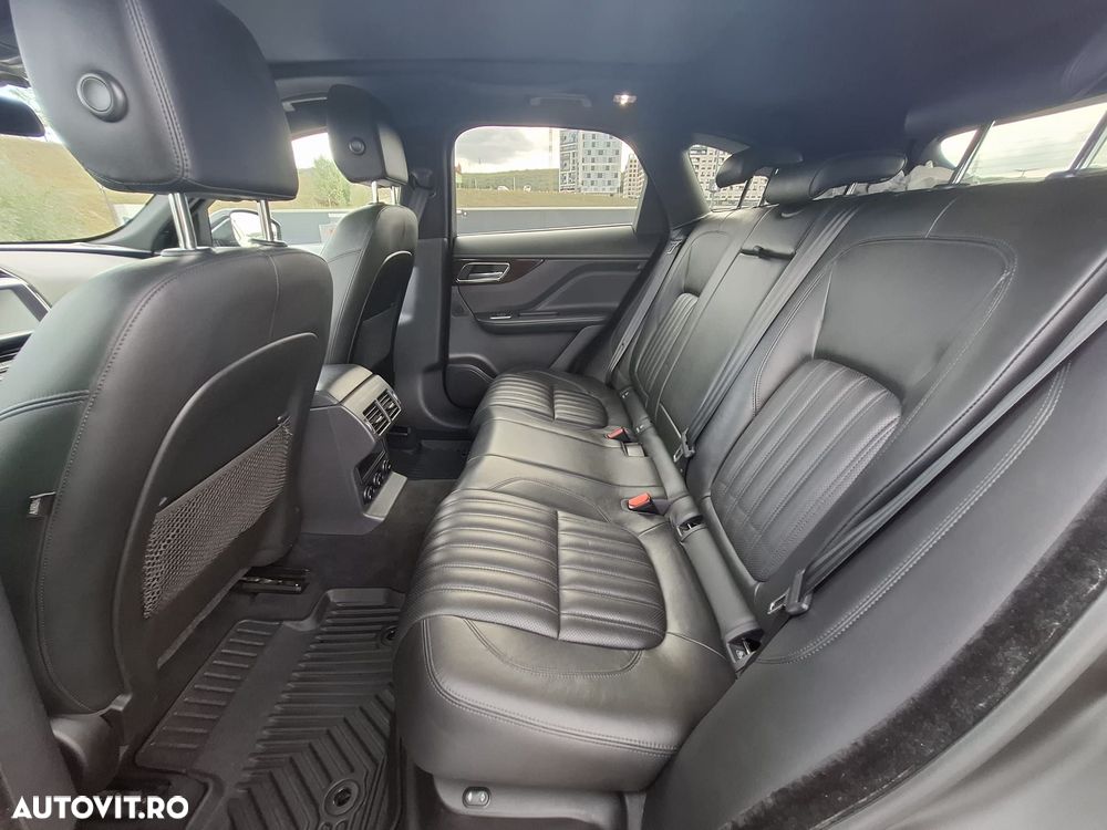 Jaguar F-Pace 20d AWD Portfolio - 18