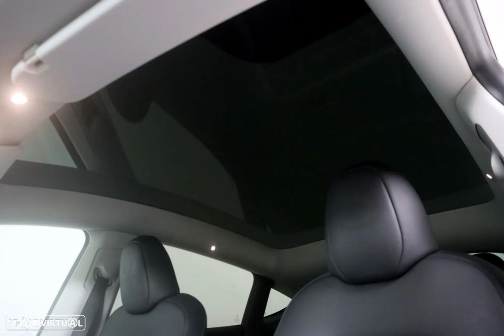 Tesla Model Y Long Range Dual Motor AWD - 11