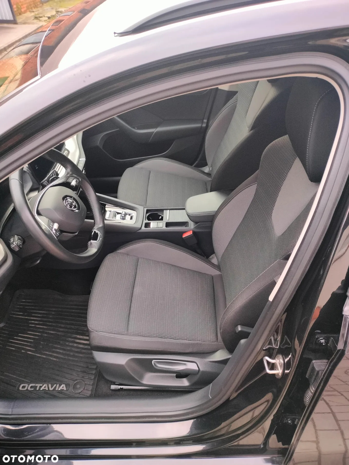 Skoda Octavia Combi 2.0 TDI DSG Style - 22