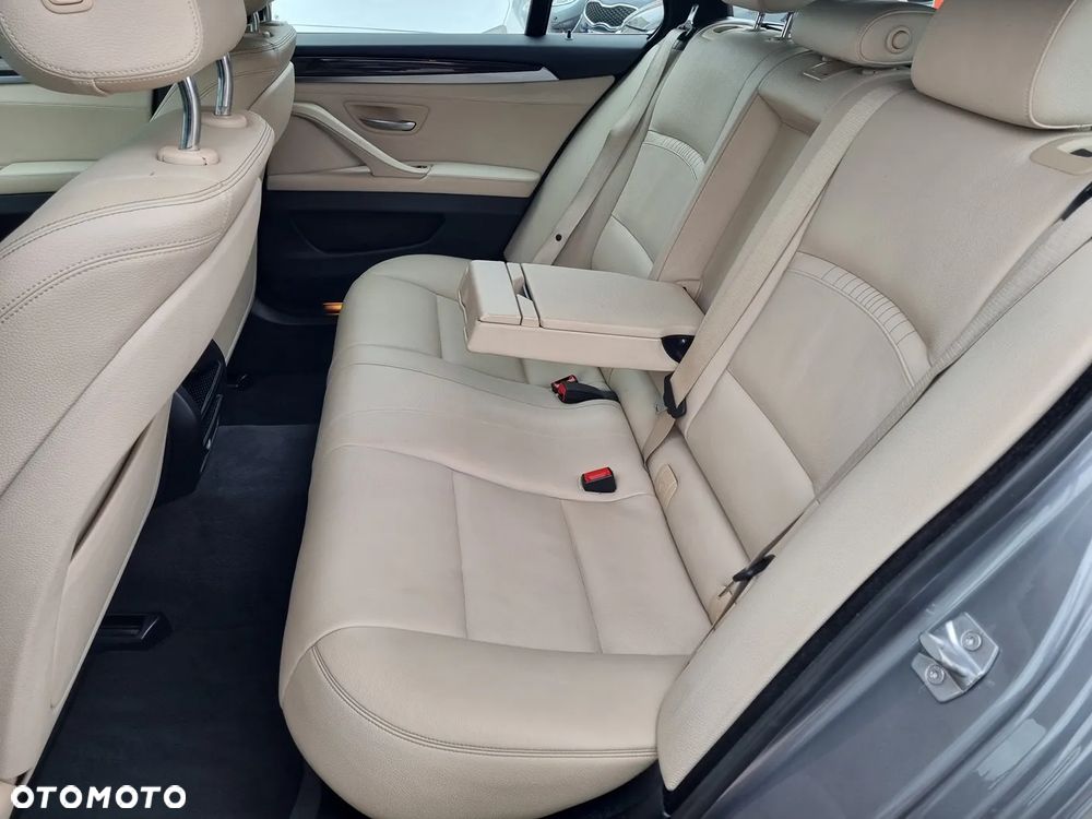 BMW Seria 5 518d Luxury Line - 12