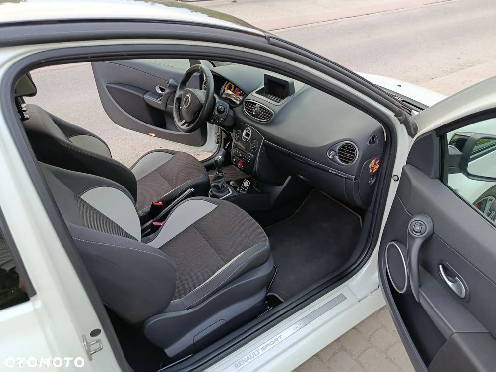 Renault Clio 2.0 16V Sport - 19