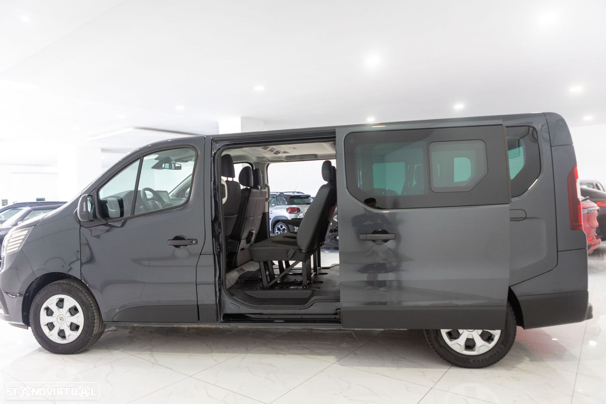Renault Trafic - 12